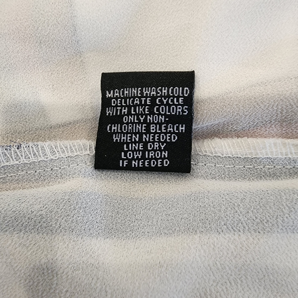 A Set Of 2 Size XL blouses. Mod X And One World - Picture 8 of 13